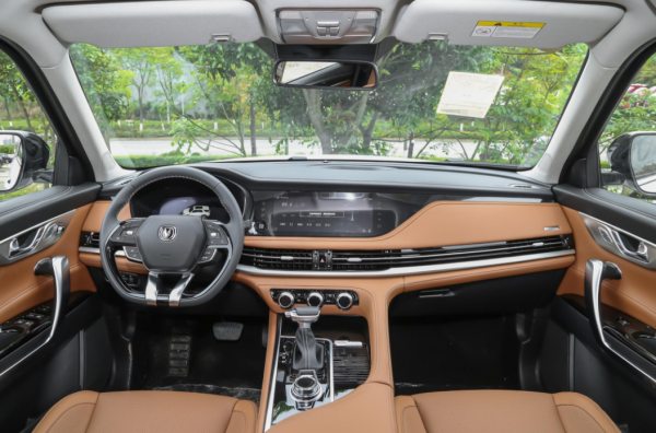 四驅+233馬力，車長近5米，造型霸氣，價格便宜，帶你看長安CS95