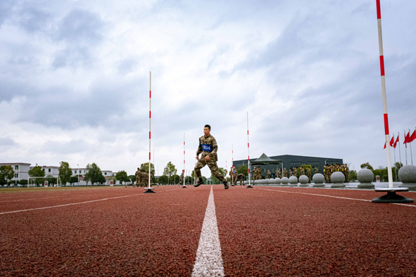 從這裡走向戰場 從這裡學會成長