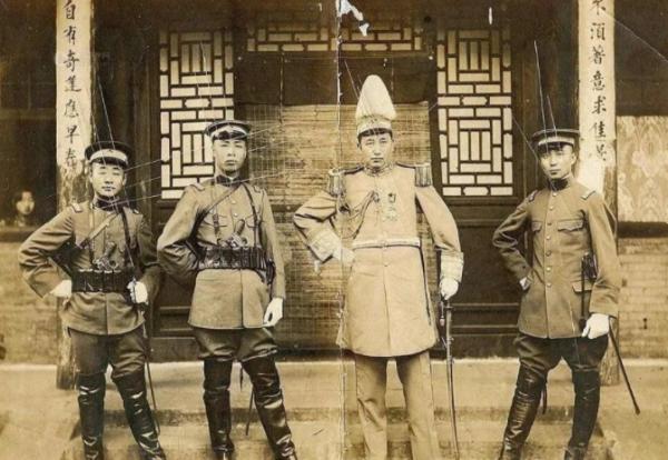 電視劇中的“副官”屬於什麼職務,在軍中的地位究竟有多高? 電視劇中的“副官”屬於什麼職務,在軍中的地位究竟有多高?