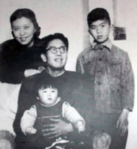 喬冠華和章含之相愛10年，臨終前詢問妻子：我死後你願跟我合葬嗎