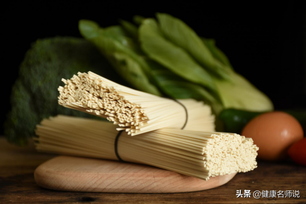 82歲老人突然病重住院，竟是鹽吃少了！低鹽飲食真的健康嗎？