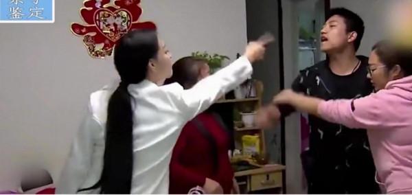 男子執意要做親子鑑定，背後隱藏著怎樣不為人知的故事