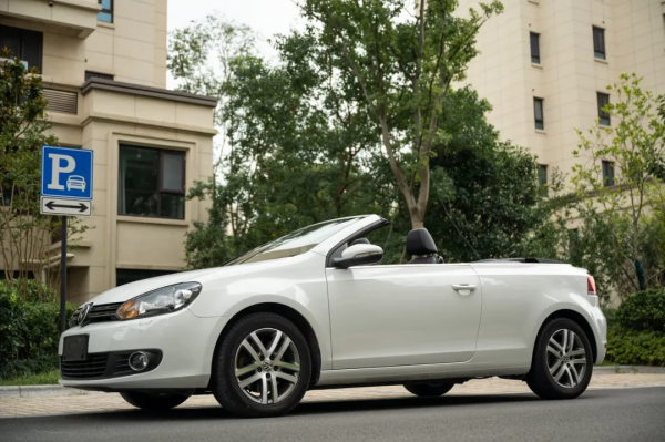 二手敞篷高爾夫:秋高氣爽需好車相伴,十二萬出頭的個性之選 二手敞篷高爾夫:秋高氣爽需好車相伴,十二萬出頭的個性之選