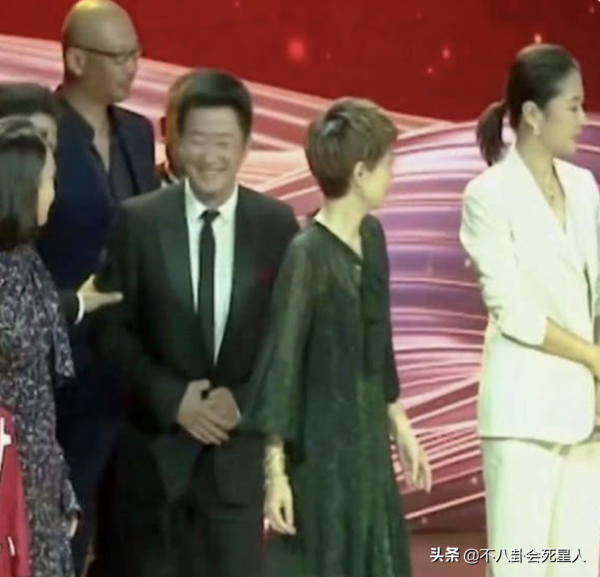 奪夫戰、互插刀，這7對明星閨蜜的散夥故事，讓人真正認識娛樂圈