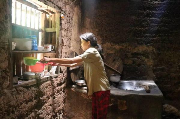 高考712分考上人民大學,畢業後嫁農村光棍,靠領低保生活 高考712分考上人民大學,畢業後嫁農村光棍,靠領低保生活