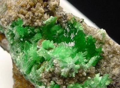 100種漂亮礦石，讓你大開眼界！還有鑑別方法哦