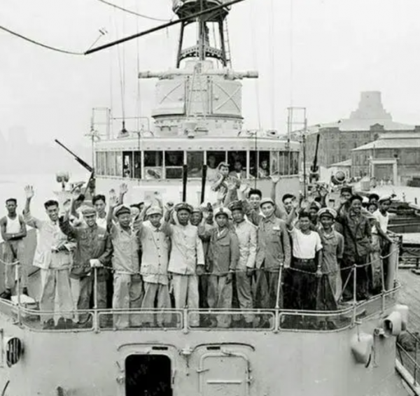 1955年，美軍在臺灣海峽公開挑釁，毛主席用一場勝仗給出最強回應