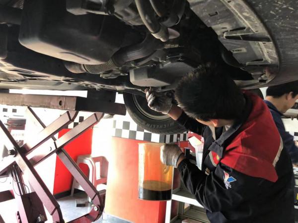 變速箱油重力換還是迴圈機換？今兒去體驗一下