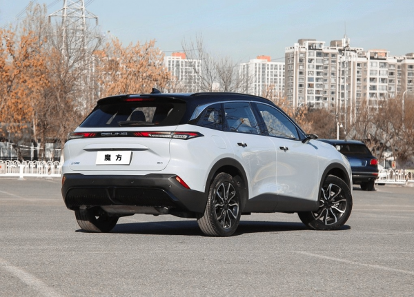 中國首款採用電子外後視鏡的量產車型北京汽車魔方，有哪些亮點？