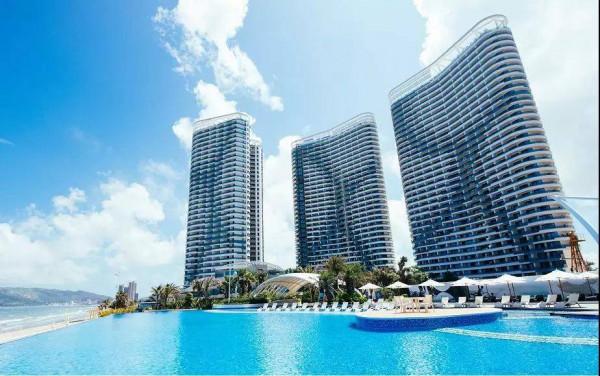 這裡享有“中國馬爾地夫”的美稱 蔚藍的地間沐浴陽光，飽覽海景