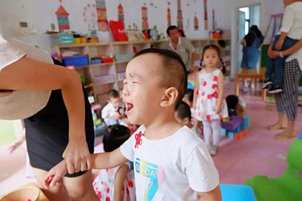 孩子3歲就要上幼兒園？你別弄錯了，孩子能不能入園年齡不是關鍵