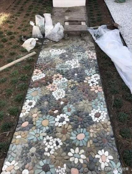 庭院裡，想有一條&OpenCurlyDoubleQuote;鵝卵石&rdquo;鋪裝的小路