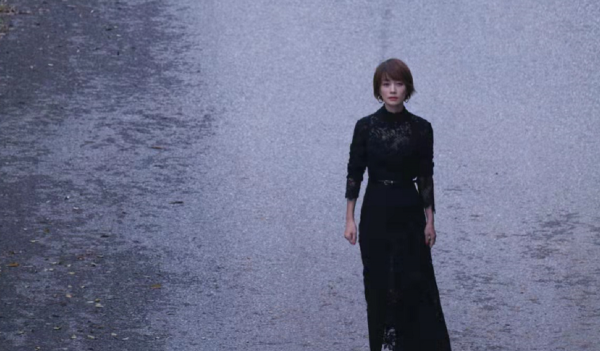 45歲馬伊琍演少女上癮？戴齊劉海假髮扮嫩太違和，不過身材是真好