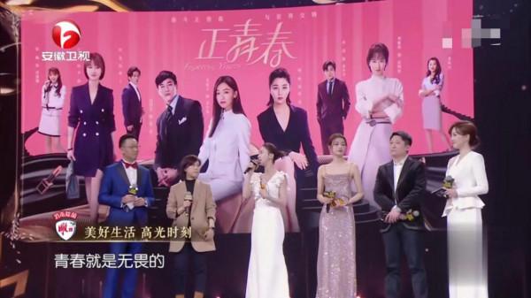 國劇盛典：熱依扎謙遜，吳越一身西裝都在發光，這才是演員的底色