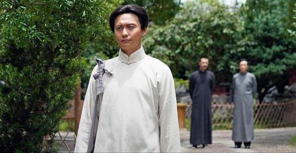 解放後，一農民到湖南省政府大廳，指著毛主席畫像說：那是我的兵