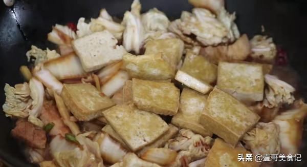 白菜燉豆腐好吃有訣竅，大廚教你最正確的做法，實在太香了，解饞