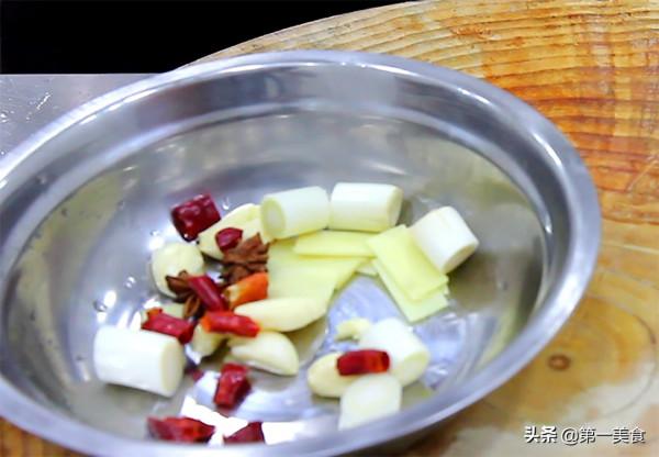 家常紅燒魚很多人都不會做，廚師長教你小技巧，鮮嫩多汁，外皮酥