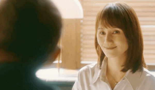 面對中年女星的成熟優雅，裝嫩與真嫩都抵擋不住，歲月的風情美