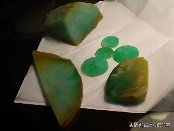 翡翠原石怎麼切最合理?一刀不慎相差百萬 翡翠原石怎麼切最合理?一刀不慎相差百萬