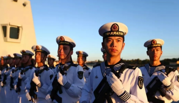 海軍帽子上會有兩根飄帶？這一作用，知道的人不多