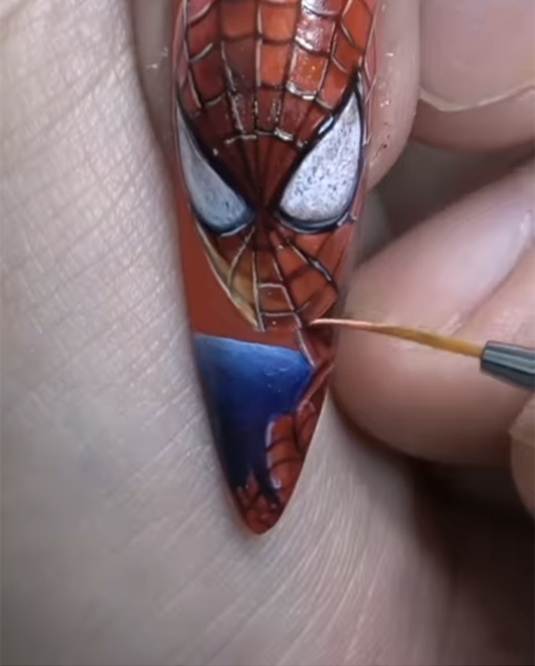 在指甲上進行二次元創作，動漫的影響力已經影響到了美妝行業