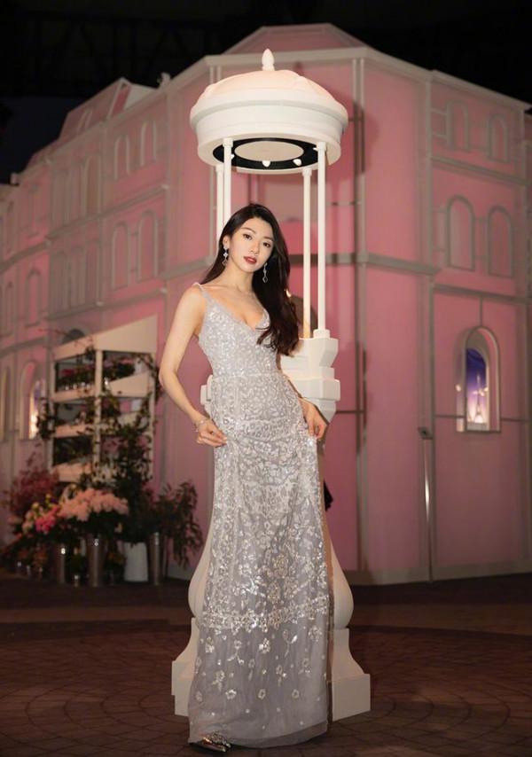 “暴躁千金”程曉玥:逼鄭愷當眾道歉,在上海市中心購400平豪宅 “暴躁千金”程曉玥:逼鄭愷當眾道歉,在上海市中心購400平豪宅