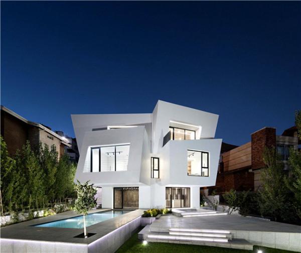 地基不夠,“身高”來湊 / 懸式住宅 地基不夠,“身高”來湊 / 懸式住宅