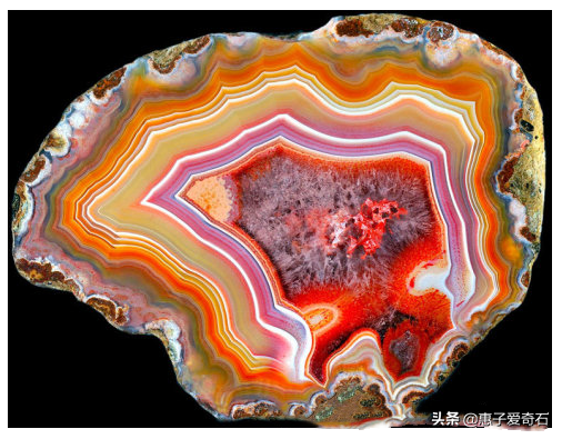 世界上最美的瑪瑙湖，裡面有一顆瑪瑙價值1.3億元