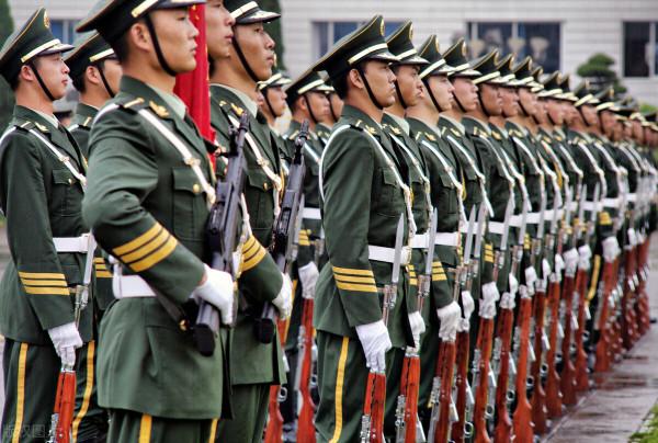 轉發的，儀仗女兵