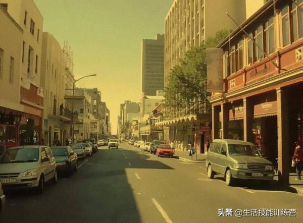 50個在電影中很常見但在現實生活中不可能出現的情節