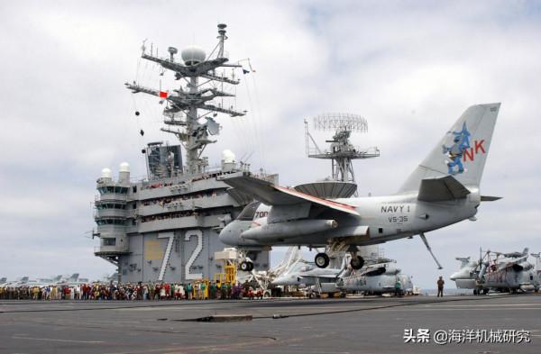 他是唯一乘艦載機登上航母的美國總統,座機海軍一號僅存一架 他是唯一乘艦載機登上航母的美國總統,座機海軍一號僅存一架