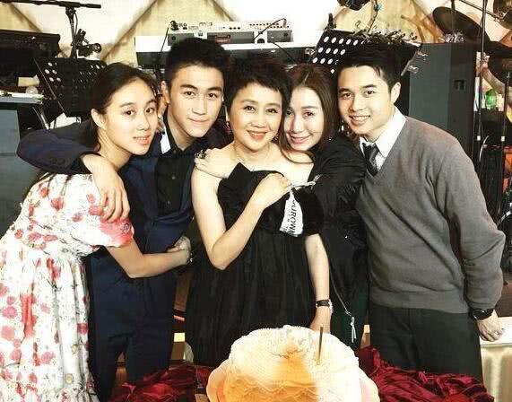 1986年，靠跳舞撩到賭王，何鴻燊去世後，梁安琪為何會是最大贏家