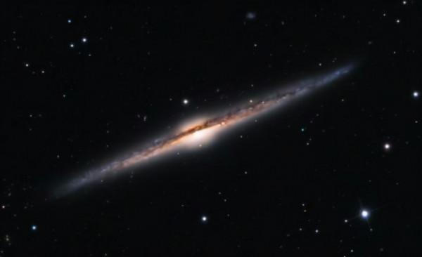 無邊無際的宇宙為什麼是真空的呢? 無邊無際的宇宙為什麼是真空的呢?