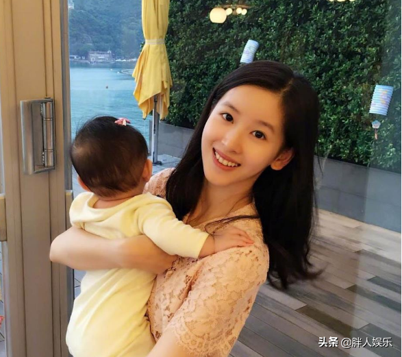 &OpenCurlyDoubleQuote;奶茶妹妹&rdquo;章澤天：和劉強東熬過&OpenCurlyDoubleQuote;性侵門&rdquo;，她比你想象得清醒