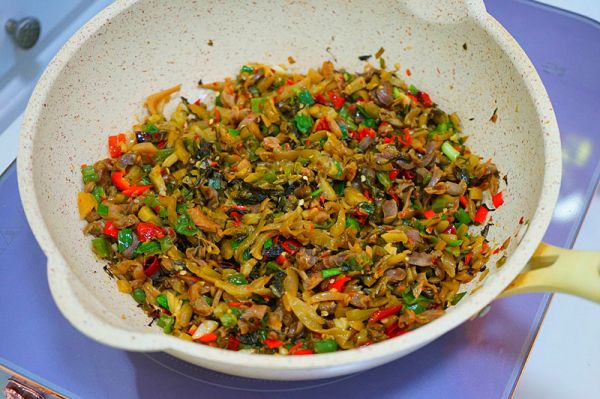 酸菜炒雞胗做的對,脆嫩滿足又美味 酸菜炒雞胗做的對,脆嫩滿足又美味