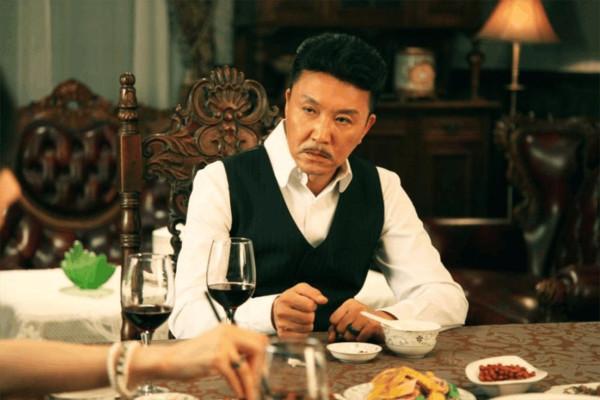 網曝《人民的財產》即將開播,張嘉譯、吳剛同臺飆戲,靳東看點多 網曝《人民的財產》即將開播,張嘉譯、吳剛同臺飆戲,靳東看點多