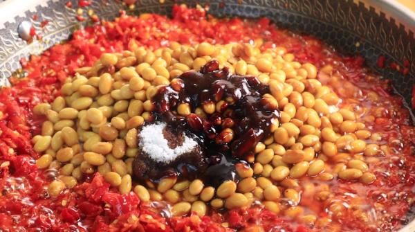 黃豆辣醬怎麼做才好吃？分享我家的“獨家秘方”，夾饃拌麵真解饞