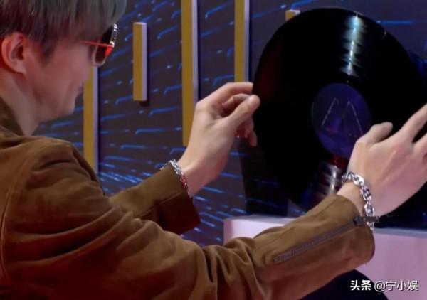 一場音樂盛典8位明星遭遇尷尬，暴露娛樂圈三大真實現狀