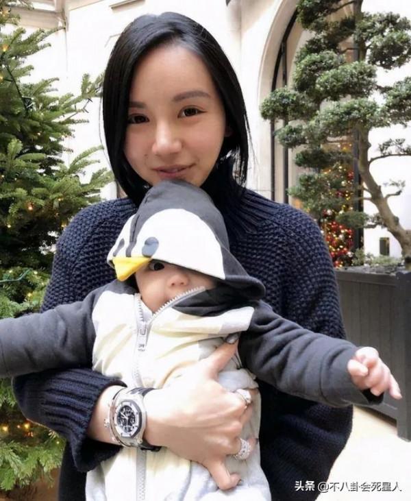 何猷君前任帶4歲兒子改嫁,出身百億豪門,比奚夢瑤得四太太歡心 何猷君前任帶4歲兒子改嫁,出身百億豪門,比奚夢瑤得四太太歡心