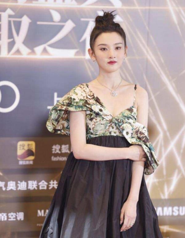 紅毯盛宴來襲：楊穎看一眼就淪陷，婁藝瀟穿漢服，李若彤殺瘋了