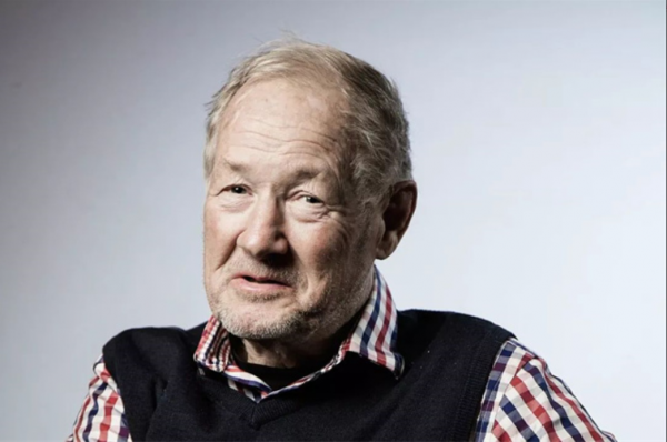 69歲英國億萬富豪，娶33歲中國外賣員後連生3娃，離世後財產平分