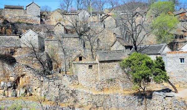 東姚石大溝村，一個用石頭壘砌的世界