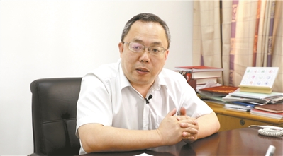 石頭上刷油墨 印出“赤色郵花”