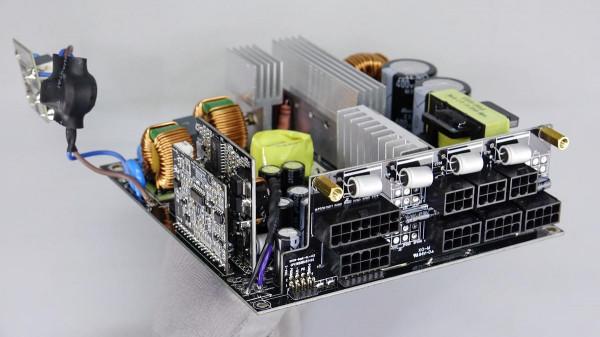 內建全日系電容,美商艾湃電競650W金牌全模電源AJ-650M拆解 內建全日系電容,美商艾湃電競650W金牌全模電源AJ-650M拆解