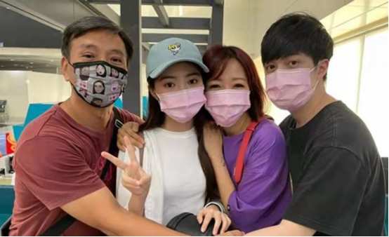 最美星二代寒假期間滯留國外，零下九度不敢開暖氣，直言很想家