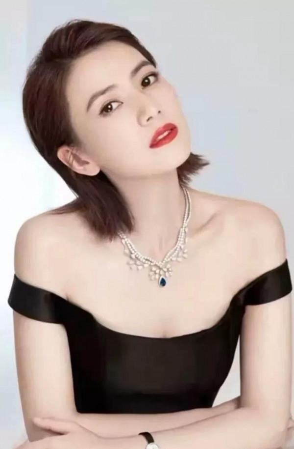 明星的美圖世界秀之高圓圓三兩圖