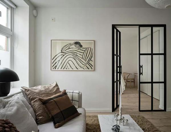 她喜歡簡潔，抓住溫柔低飽和色調，把53㎡的家變成乾乾淨淨的模樣