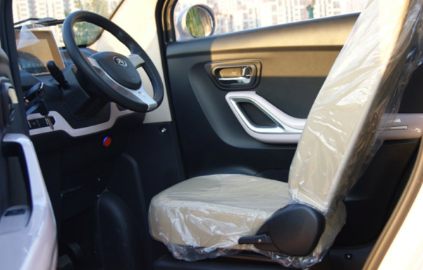 2款低速新能源汽車，最大續航170公里，提供2年或3萬公里質保