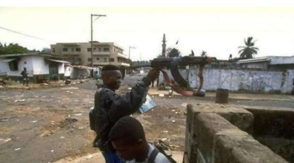 AK47為何成神槍?因為安全感爆棚 AK47為何成神槍?因為安全感爆棚