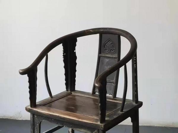 髹黑漆軟屜壽字紋太師椅，原頭圈椅